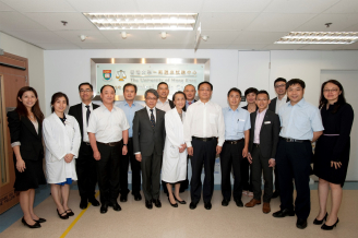 The delegation of China Food and Drug Administration (CFDA), led by Mr Wu Zhen (7th right), Vice Minister of CFDA, visited HKU Phase 1 Clinical Trials Centre on July 25, 2016 and was welcomed by the team led by Professor Karen Lam Siu-ling (8th left), Rosie T T Young Professor in Endocrinology and Metabolism, Chairman of HKU Clinical Trials Centre and Chair Professor of Department of Medicine, Li Ka Shing Faculty of Medicine, HKU.